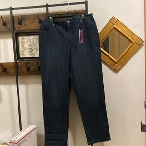Gloria Vanderbilt “Amanda” 5 pockets blue jeans,Size 16 Average